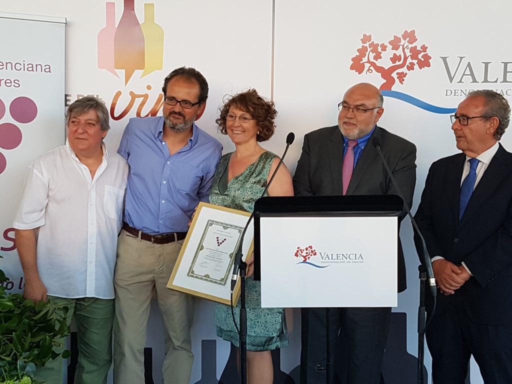 Entrega de los galardones Distinguidos Valencia 2016, premiados en la cata celebrada por ASVASU los frailes monastrell DOP Valencia celebró su XII edición de la Noche del Vino