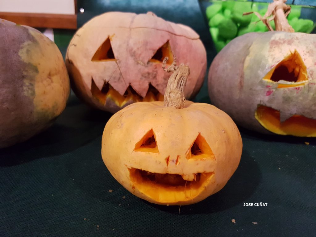 como-hacer-una-calabaza-de-halloween-18