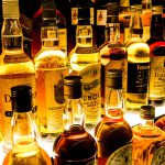 Los científicos usan lenguas fluorescentes para identificar whisky falso