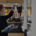  Salones diseñados para el confort y la seguridad de los clientes: así opera McDonald’s en el escenario de la nueva normalidad