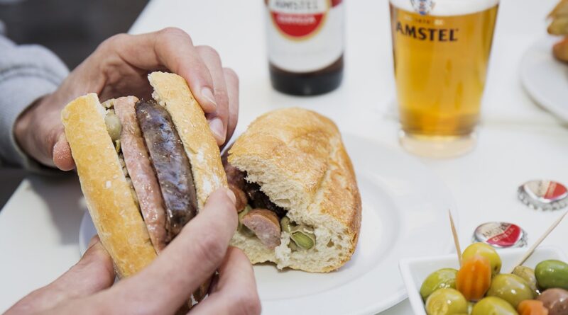 Amstel arranca un movimiento para declarar el 16 de marzo Día Oficial de ‘L’Esmorzà’, un nuevo hito en el calendario fallero